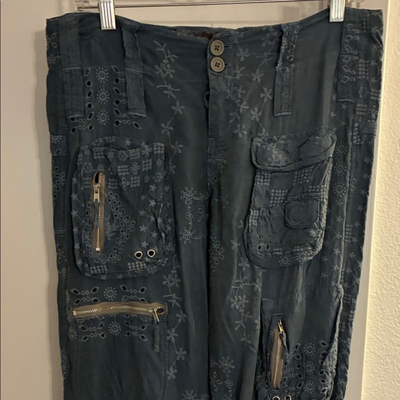 Johnny Was Grey Embroidered Cargo Pants with Zipper Details size 8 waist 34/33” - Picture 1 of 12